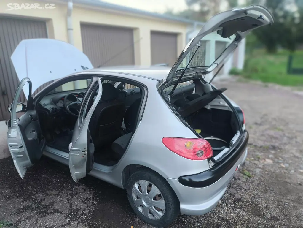 Peugeot 206 1.4 55 kW - AIRBAGY klimatizace 12/27 - fotka 4
