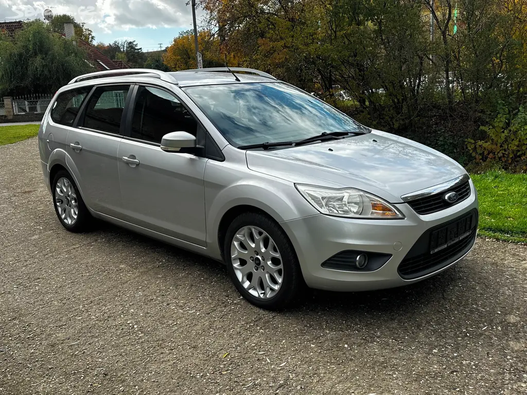 Ford Focus kombi 1.6i 74kw, r.2008, serviska, stk