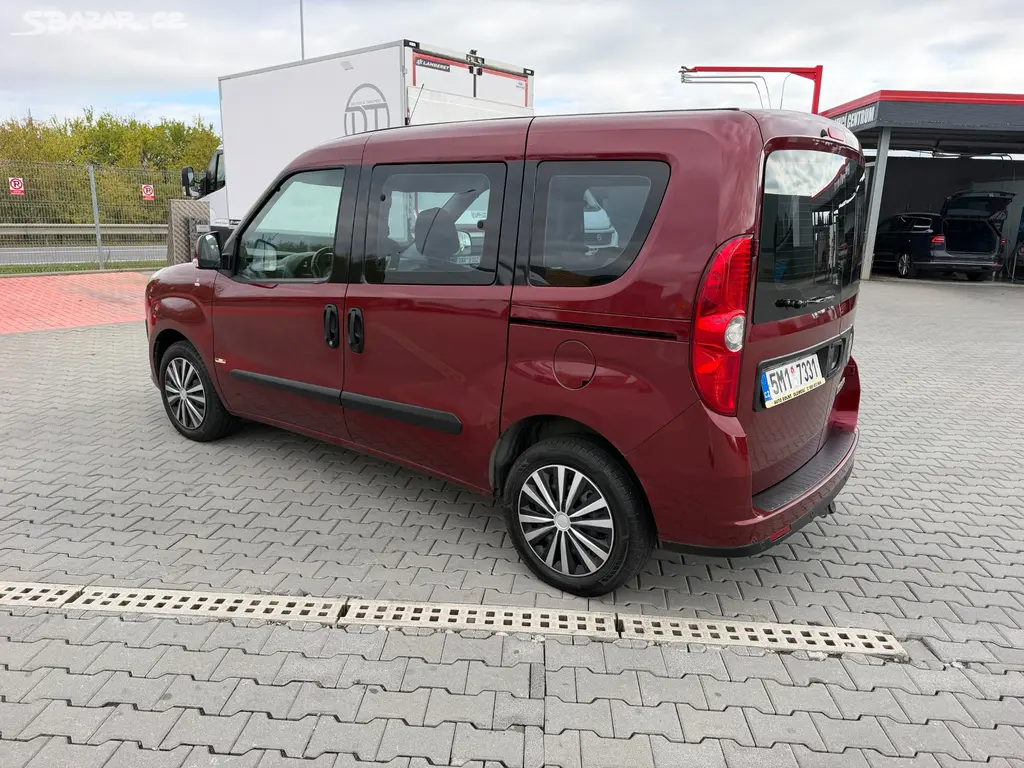Fiat Dobló, 1,6 Multijet 77 kW, ČR, servis FIAT - fotka 4