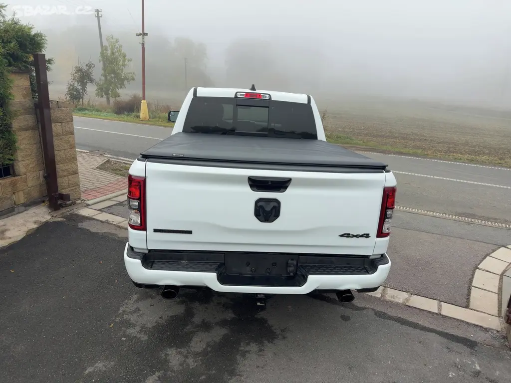 Dodge RAM 1500 Bighorn 5,7 Hemi Lonestar Crew 2023 - fotka 5