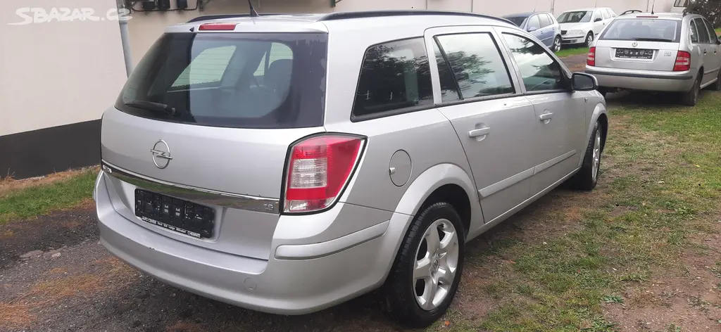 Opel astra rv 2008 1.6i 85kw 115000km serviska! - fotka 3