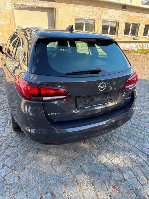 Opel Astra 1,4 benzin automat - fotka 3