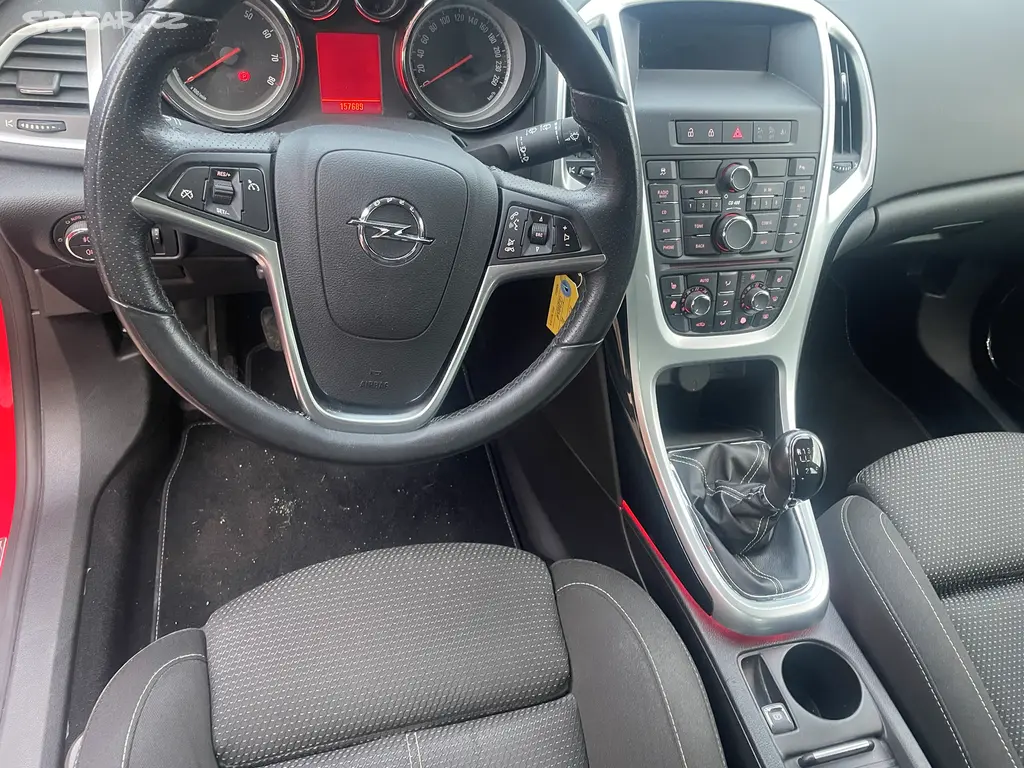 Opel Astra r.v. 2011, serviska, 1. majitel - fotka 5