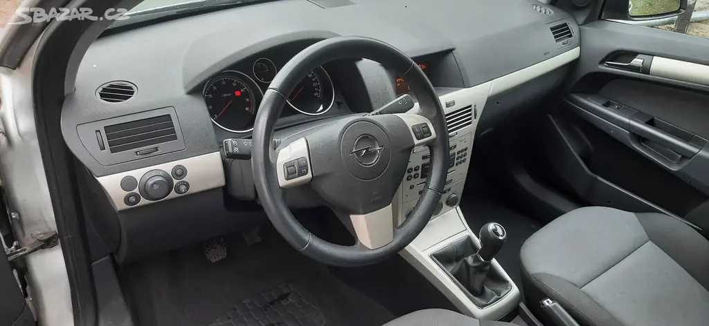 Opel astra rv 2008 1.6i 85kw 115000km serviska! - fotka 6