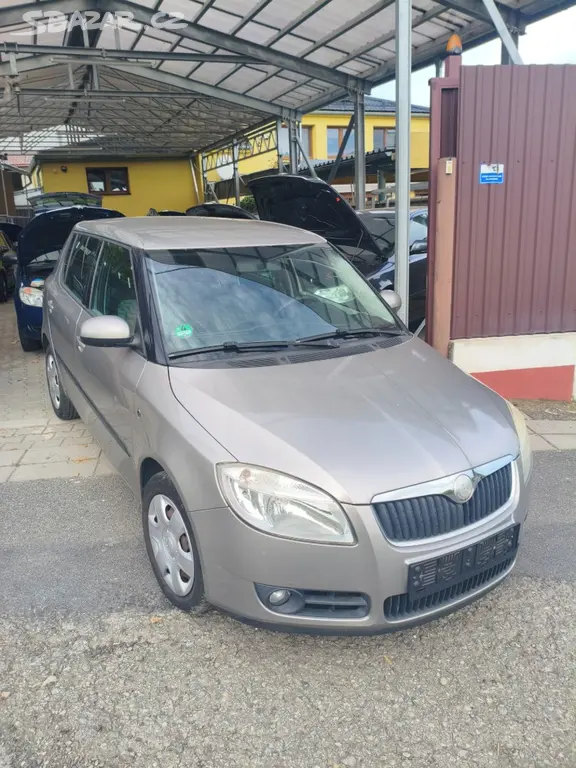 Škoda Fabia 1.4 16V MPI - fotka 2