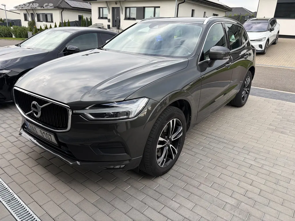 Volvo XC60 rok 2018 - fotka 4