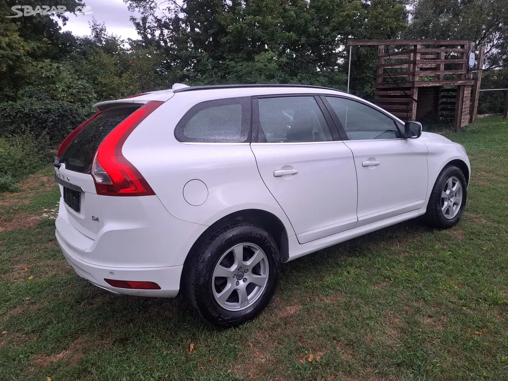 Volvo XC60 2.0D D4 133KW ,manuál, NAVI ,bez koroze - fotka 3