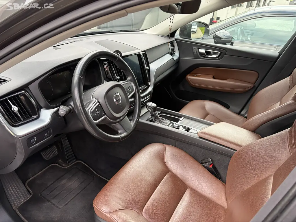 Volvo XC60 rok 2018 - fotka 6