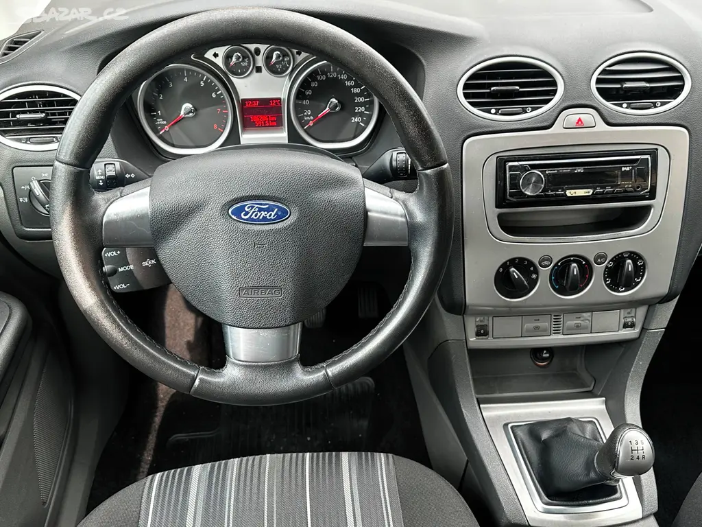 Ford Focus kombi 1.6i 74kw, r.2008, serviska, stk - fotka 5
