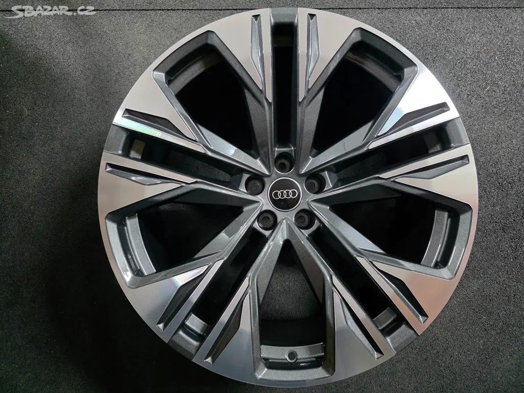 Audi SQ8 Q8 Alu kolo 22 4M8601025BD 1 Ks
