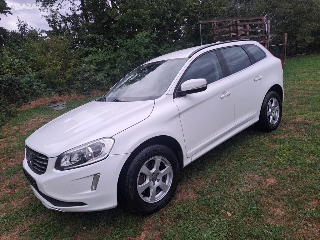 Volvo XC60 2.0D D4 133KW ,manuál, NAVI ,bez koroze - fotka 2