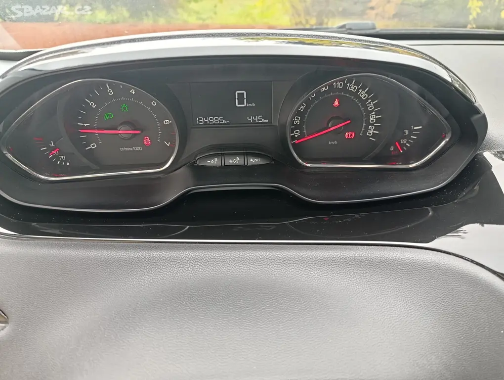 Peugeot 208 1,2i - fotka 4