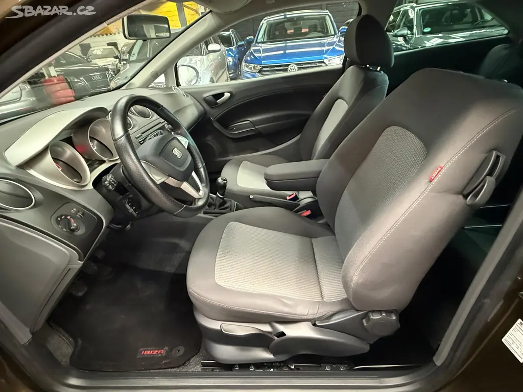 Seat IBIZA 1.4i 16V 63KW 2011 - fotka 6