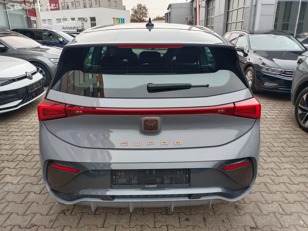 Cupra Born e-Boost 170kW SOH 98,2% 16tkm - fotka 6