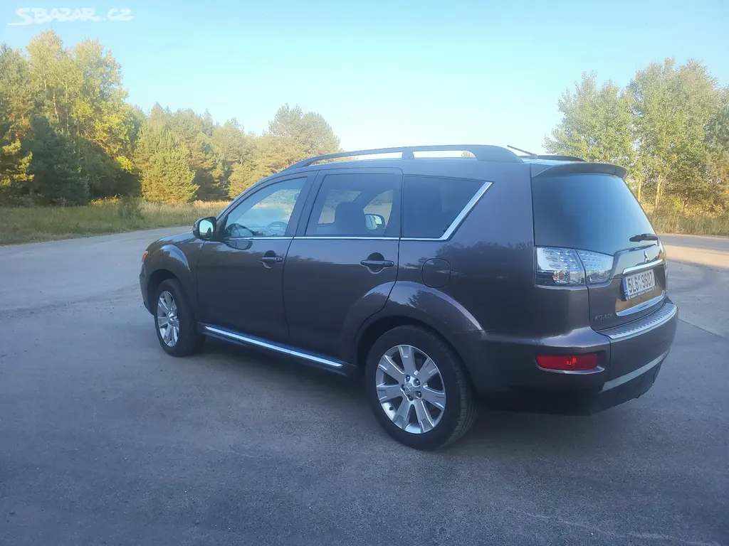 Mitsubishi Outlander 2.2 DI-D Instyle AT 4x4, 7 m - fotka 2