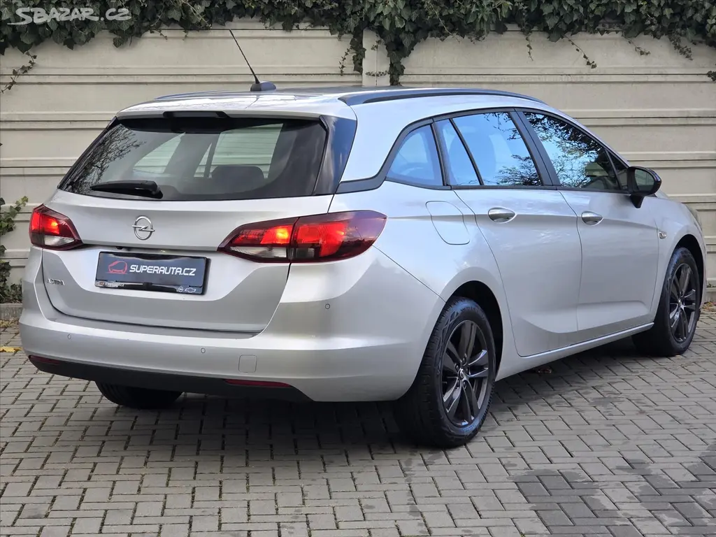 Opel Astra, 1,4 Turbo 107kW Edition 1.maj - fotka 6