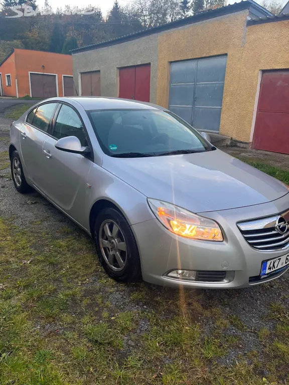 Opel Insignia, 1,6 benzín, tažné - fotka 3