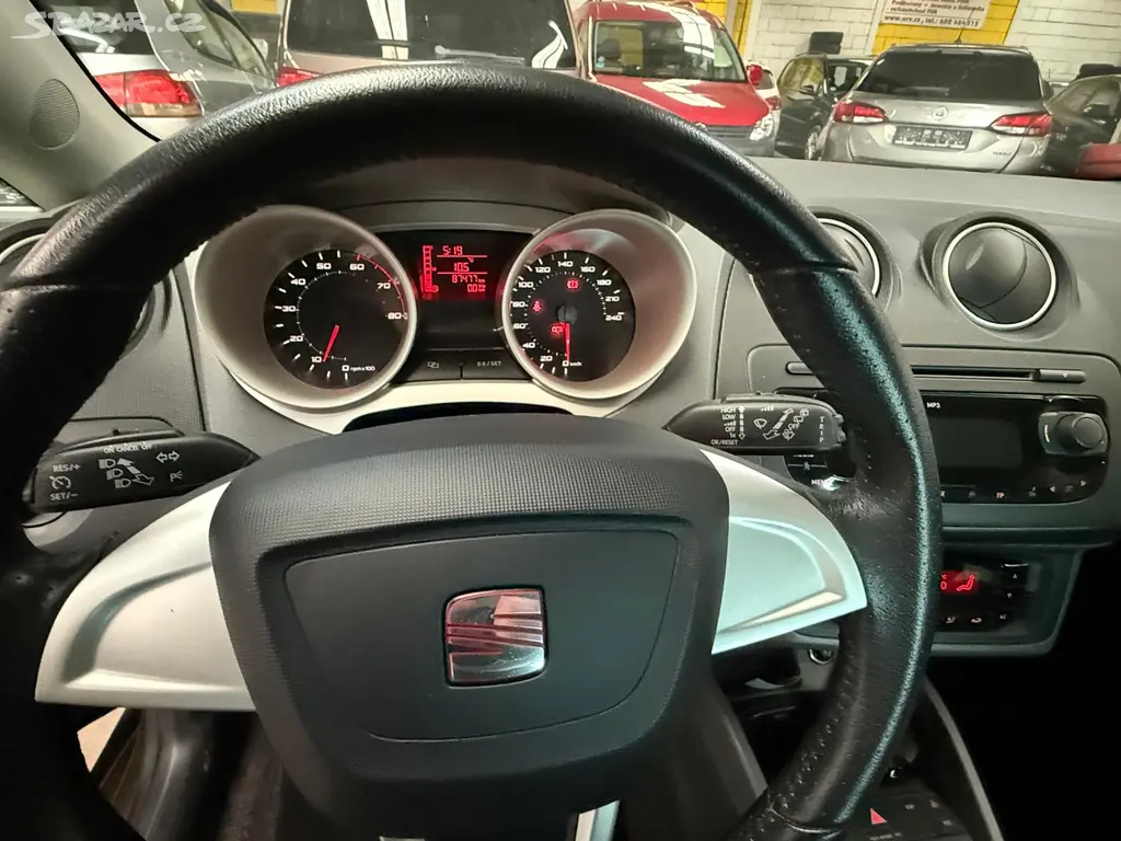 Seat IBIZA 1.4i 16V 63KW 2011 - fotka 5