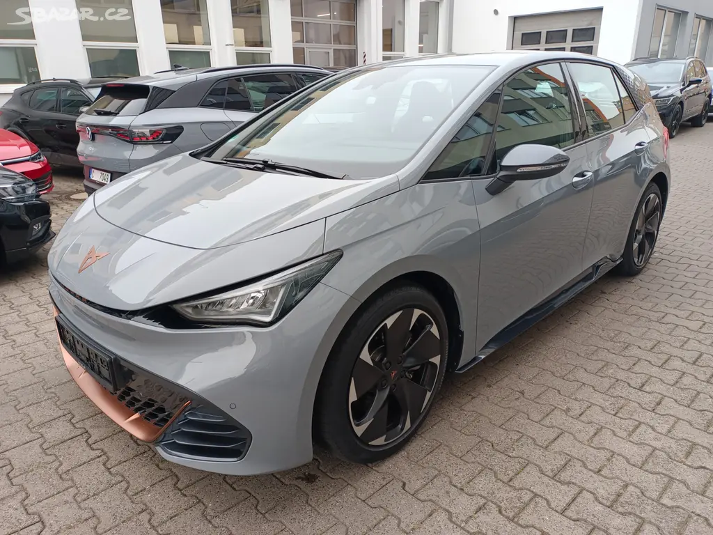 Cupra Born e-Boost 170kW SOH 98,2% 16tkm - fotka 4
