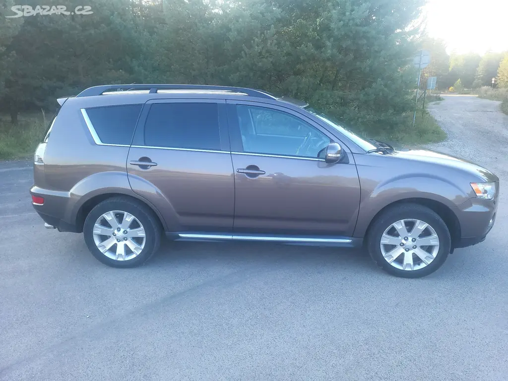 Mitsubishi Outlander 2.2 DI-D Instyle AT 4x4, 7 m - fotka 4