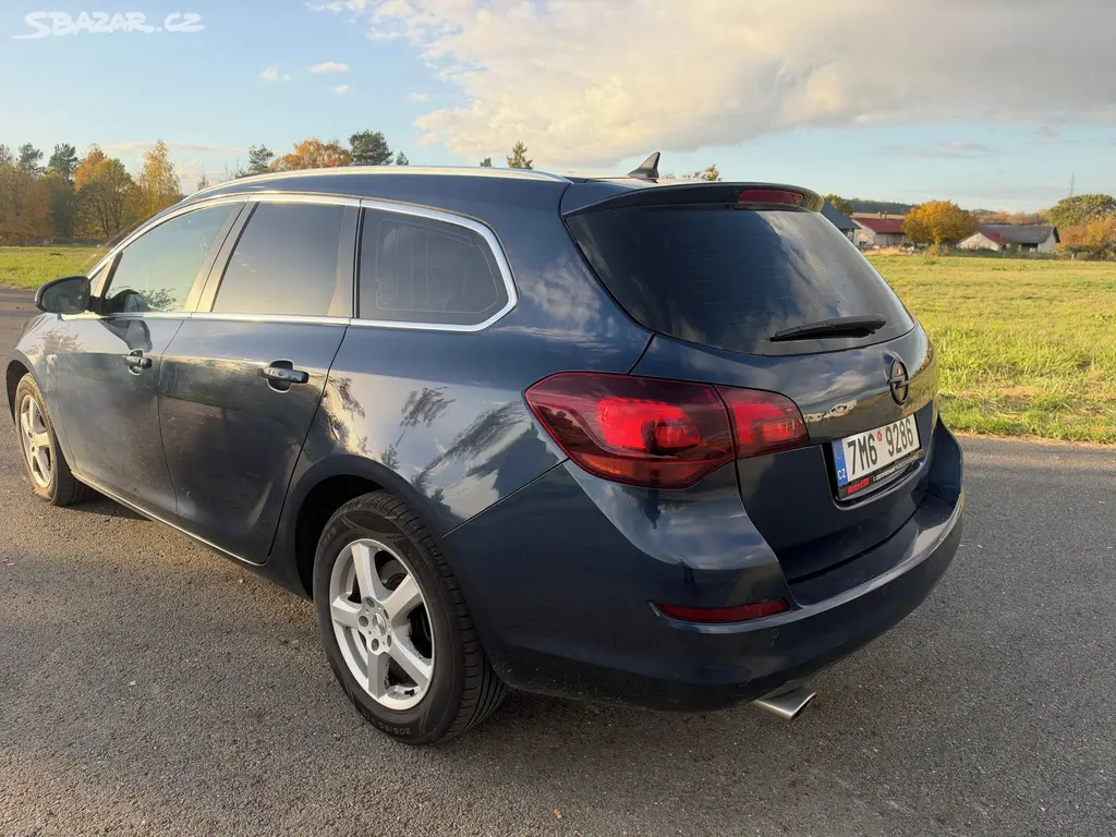 Opel Astra, 2,0 Tdi 121 kW Sport TOURER - fotka 3