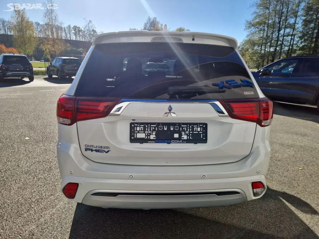 Mitsubishi Outlander, 2.4 PHEV 4x4 - fotka 4