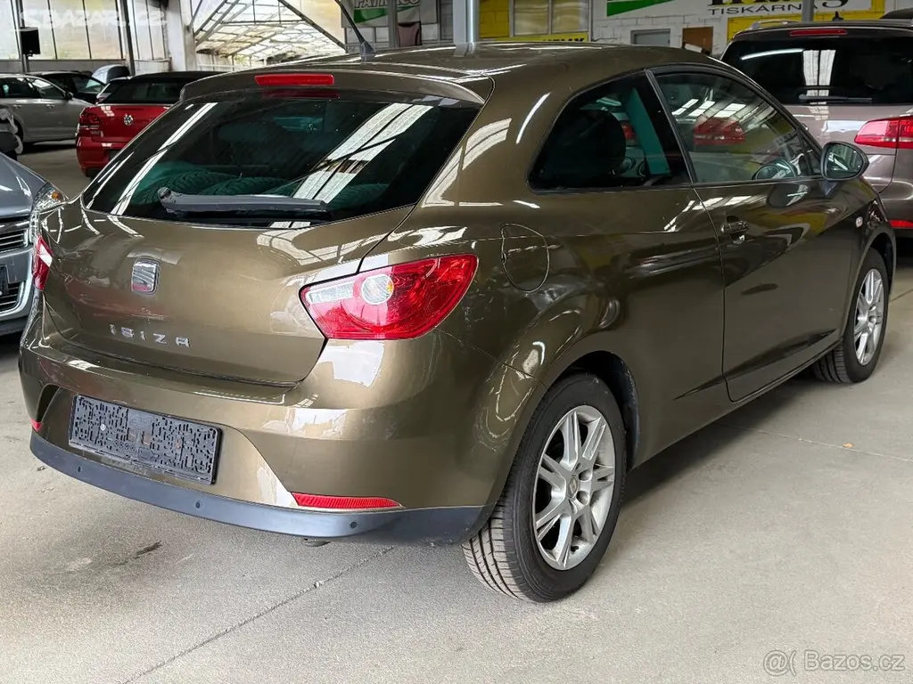 Seat Ibiza 1.4i 16V 63KW 2011 - fotka 6
