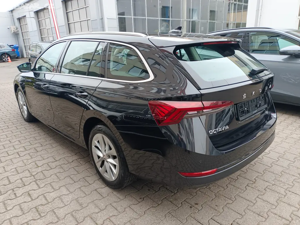 Škoda Octavia 4 Combi 2.0 TDI 110kW DSG Matrix - fotka 3