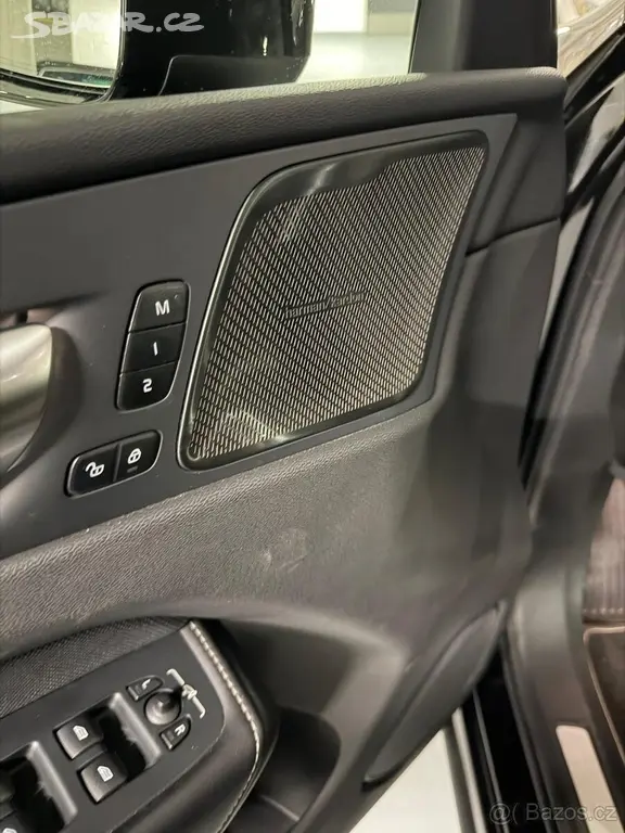 Volvo XC60 T6 Rdesign Black, tažné - fotka 6