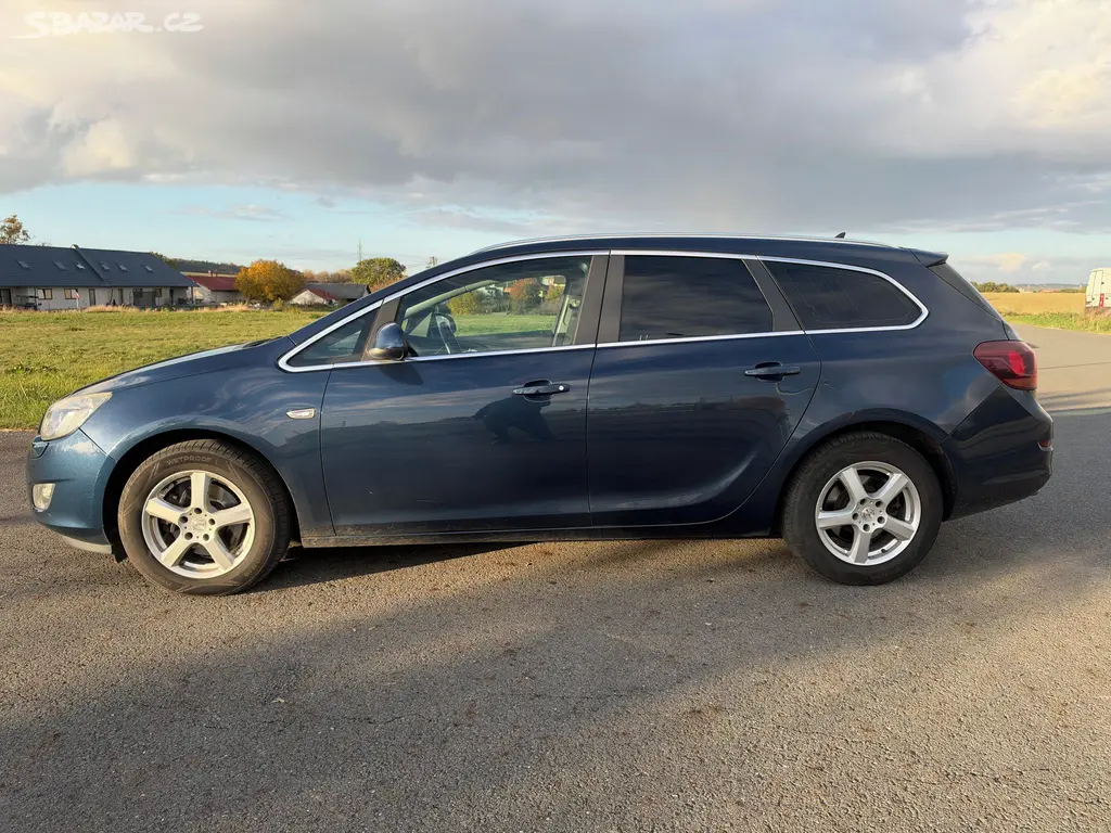 Opel Astra, 2,0 Tdi 121 kW Sport TOURER - fotka 2