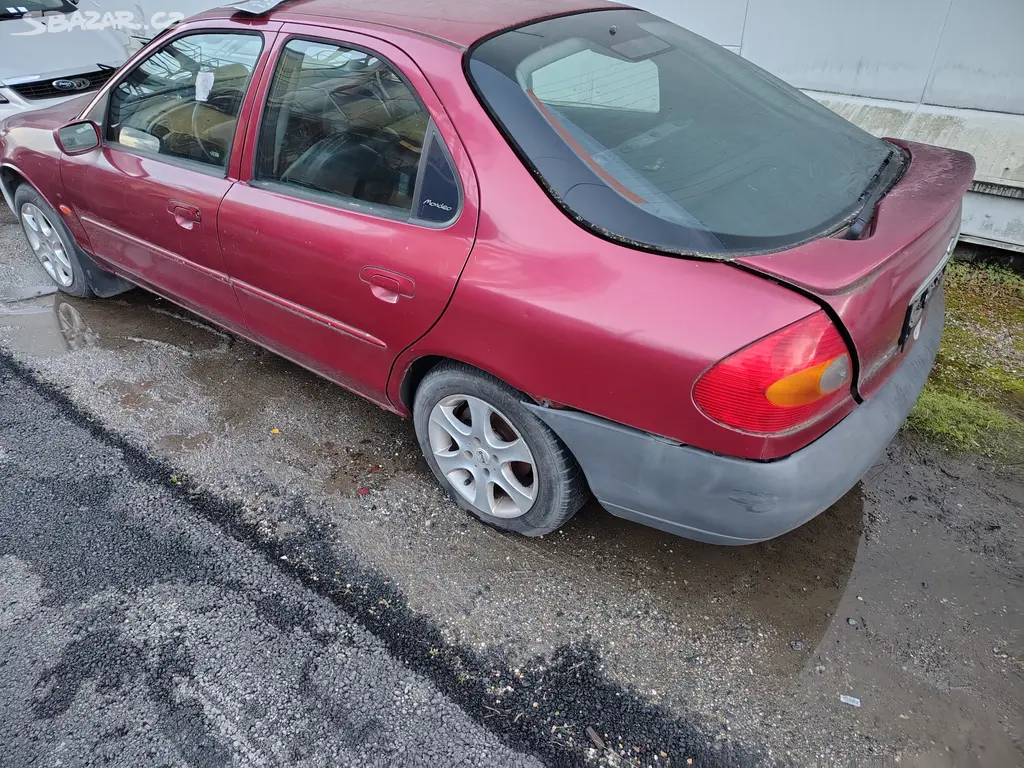 Ford Mondeo 2.5i V6 125kw Nizký nájezd - fotka 4
