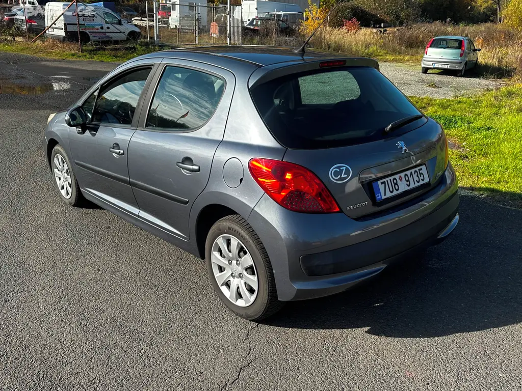 Peugeot 207 1.4i 70kw, r.2009, původ ČR, klima - fotka 4