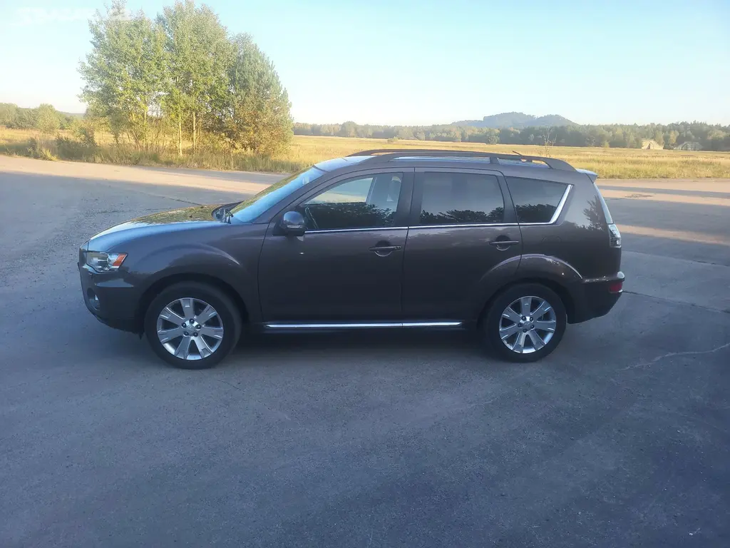 Mitsubishi Outlander 2.2 DI-D Instyle AT 4x4, 7 m - fotka 3